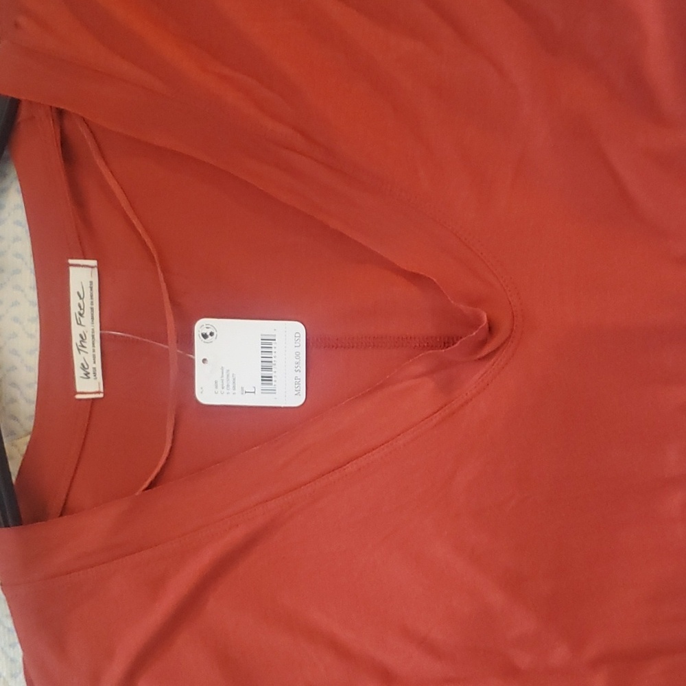 Long sleeve top.